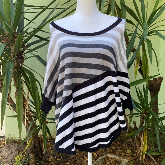 Black White Gray Poncho Topper - Picture 1 of 6